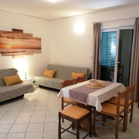 Apartments Ria Baška Voda Стая снимка