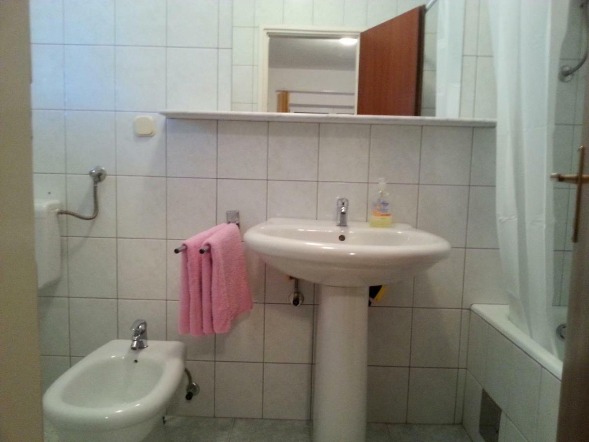 Apartments Ria Baška Voda Екстериор снимка